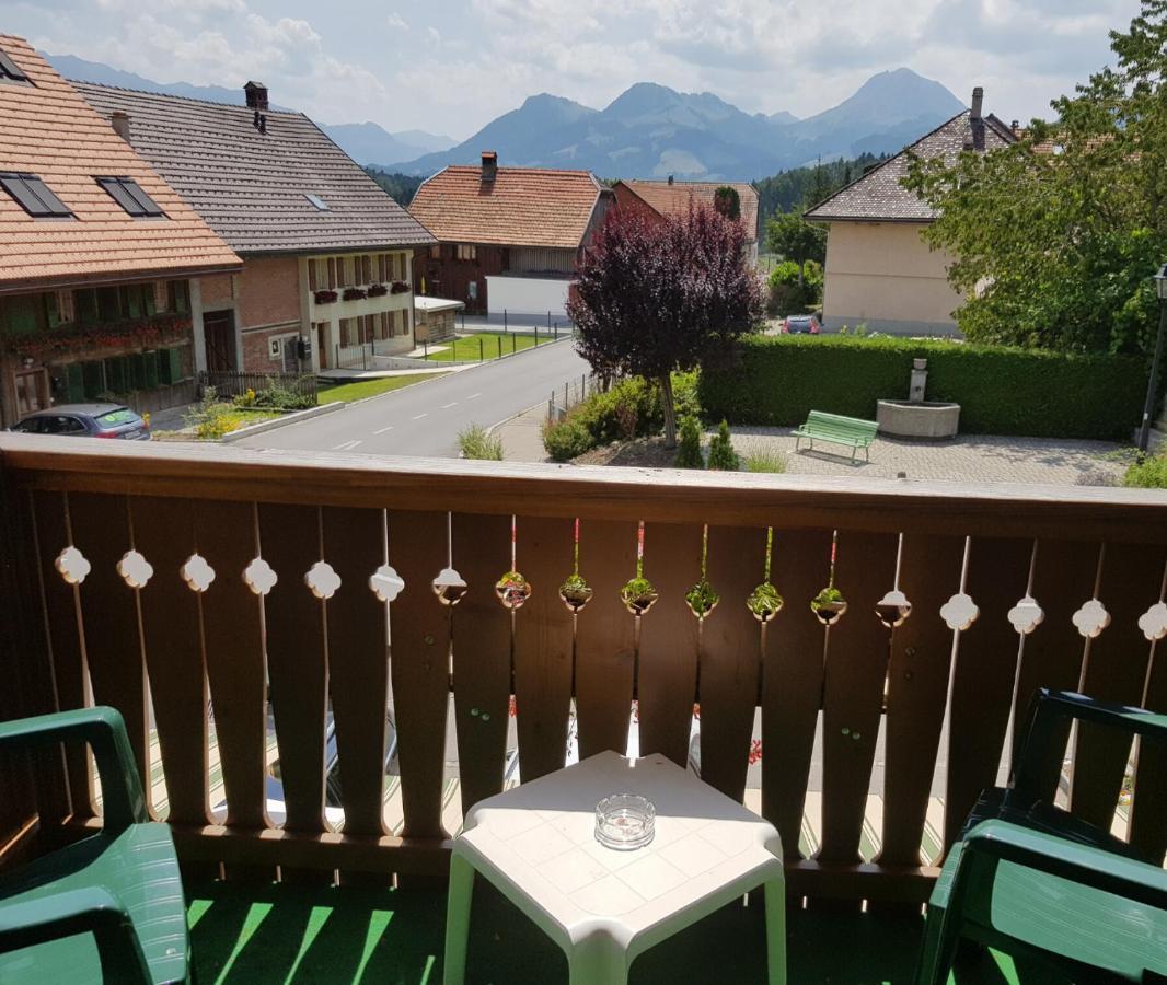 Hotel Restaurant Le Gruyerien Morlon Exterior photo